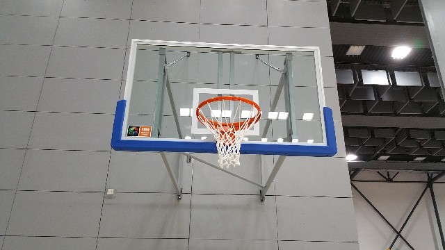 Konstrukce na basketbal.